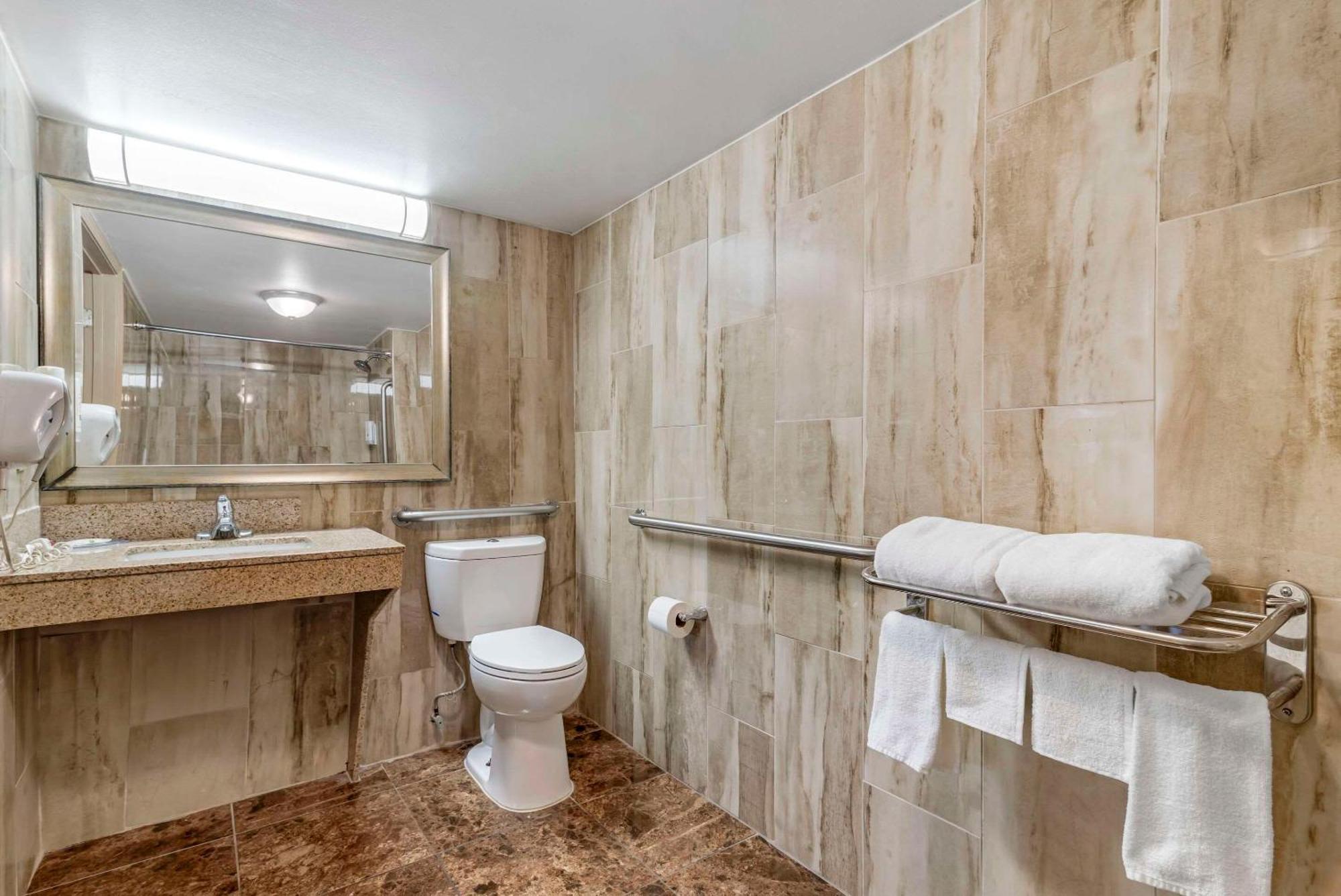 Quality Inn & Suites Morrow Atlanta South Экстерьер фото
