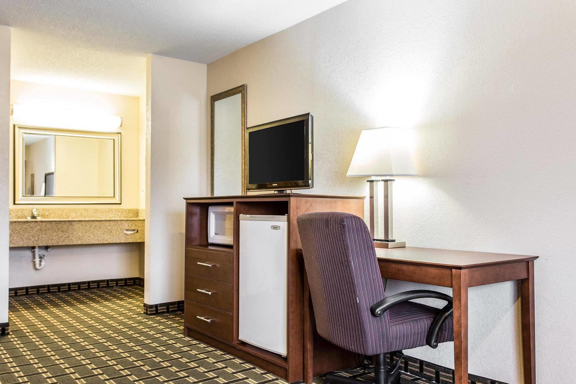 Quality Inn & Suites Morrow Atlanta South Экстерьер фото